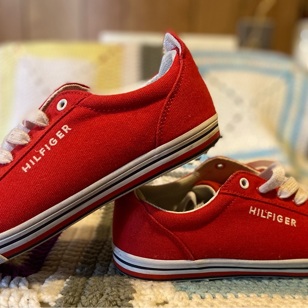 Tommy Hilfiger Red Sneakers Classic Casual Design ladies Size 6